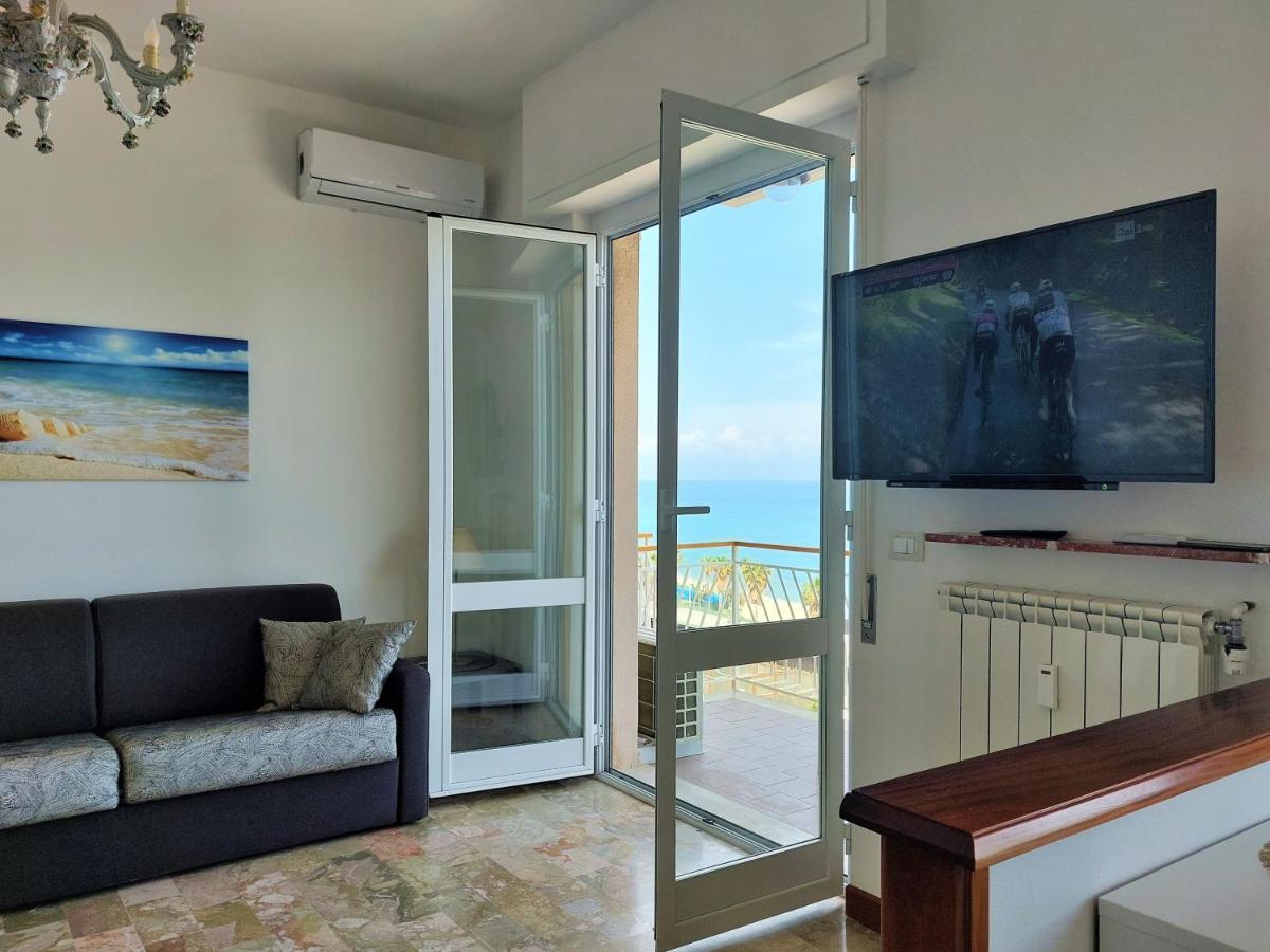 Maremare, Really On The Beach, With Private Parking Savona Exteriér fotografie