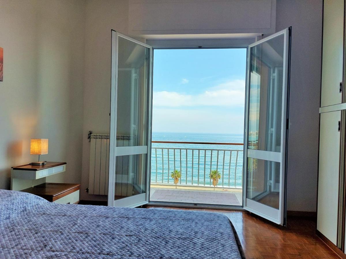Maremare, Really On The Beach, With Private Parking Savona Exteriér fotografie