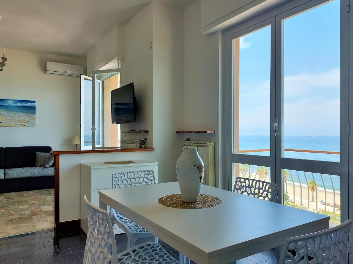 Maremare, Really On The Beach, With Private Parking Savona Exteriér fotografie