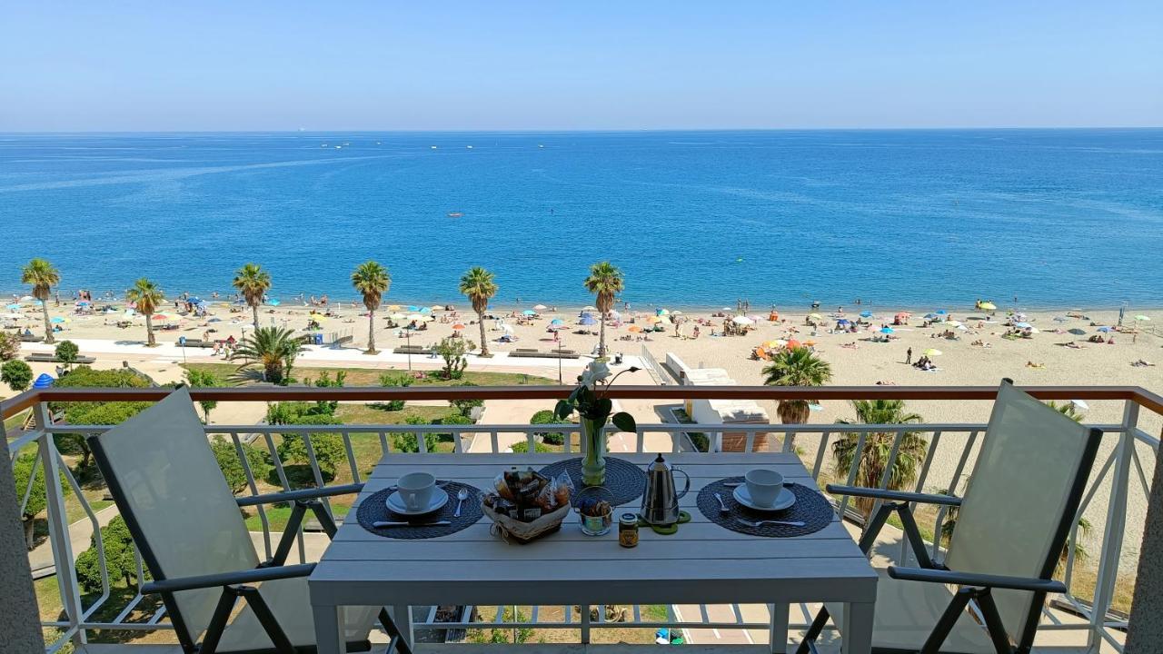 Maremare, Really On The Beach, With Private Parking Savona Exteriér fotografie