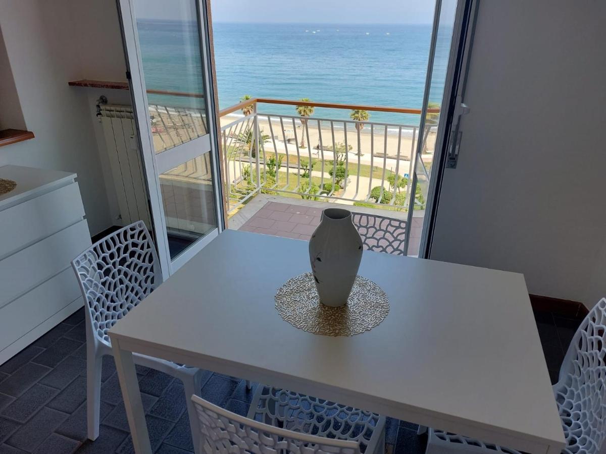 Maremare, Really On The Beach, With Private Parking Savona Exteriér fotografie