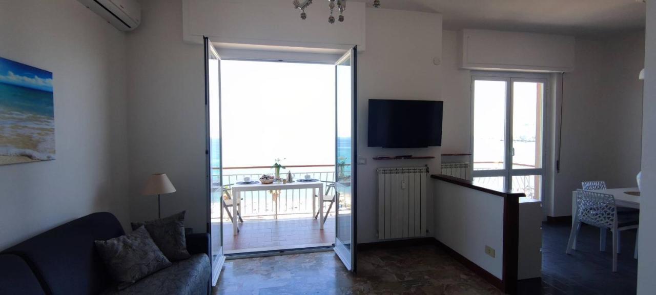 Maremare, Really On The Beach, With Private Parking Savona Exteriér fotografie