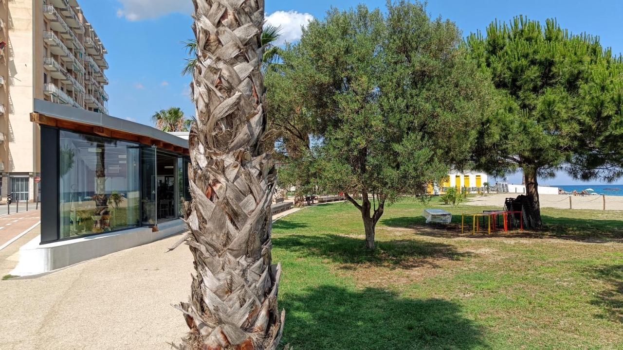 Maremare, Really On The Beach, With Private Parking Savona Exteriér fotografie