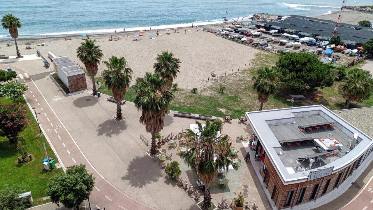 Maremare, Really On The Beach, With Private Parking Savona Exteriér fotografie